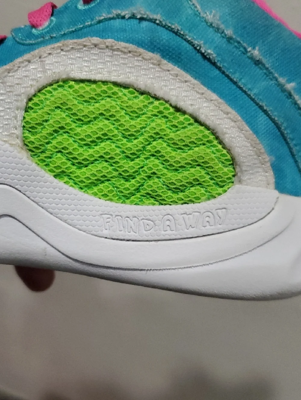 Jordan Tatum 2 Sneakers in Teal, Pink & Neon. - Picture 7 of 13